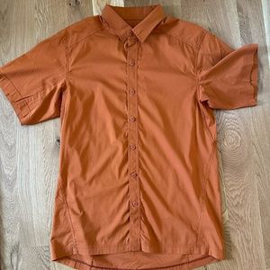 Men's Arc'teryx size L short sleeved shirt